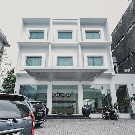 Reddoorz Plus @ Gunung Sahari 2 Jakarta Luaran gambar