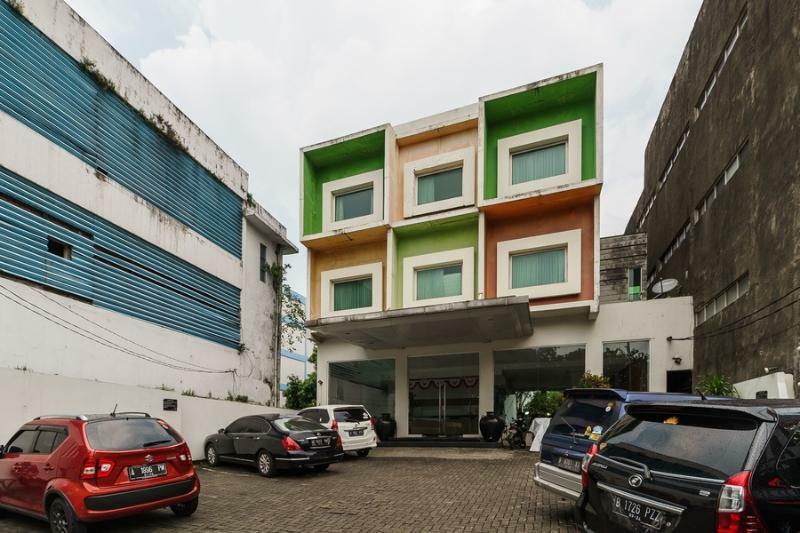 Reddoorz Plus @ Gunung Sahari 2 Jakarta Luaran gambar