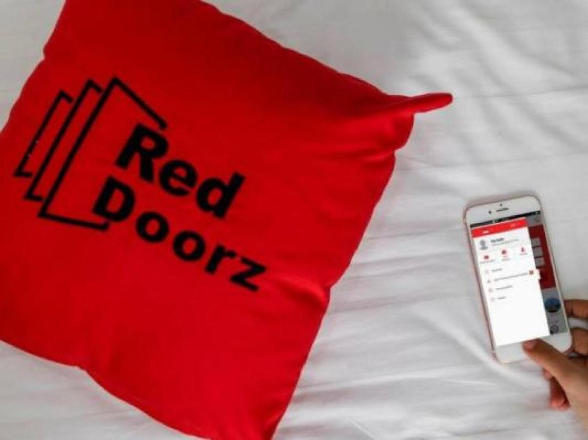 Reddoorz Plus @ Gunung Sahari 2 Jakarta Luaran gambar